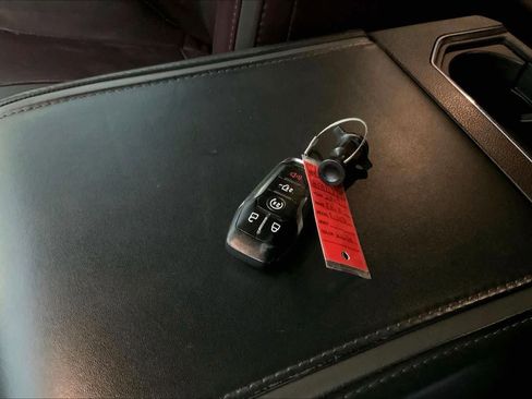 Used 2017 Ford F150 Platinum w/ Equipment Group 701A Luxury image 14