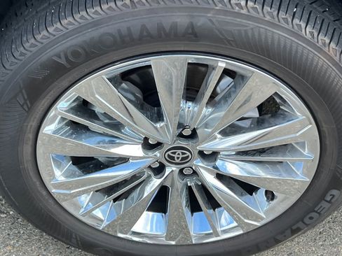 Used 2024 Toyota Grand Highlander AWD image 10