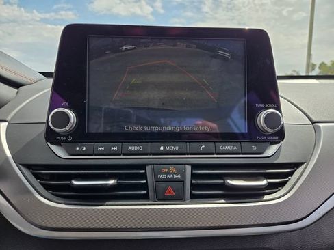 Used 2024 Nissan Altima 2.5 SR FWD image 9