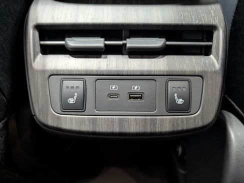 Used 2024 Nissan Ariya AWD image 11