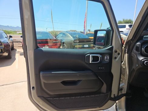Used 2022 Jeep Wrangler Unlimited Sahara w/ Cold Weather Group AWD/4WD image 15