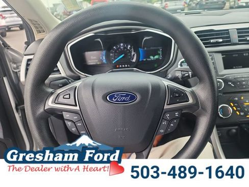 Used 2017 Ford Fusion SE FWD image 18