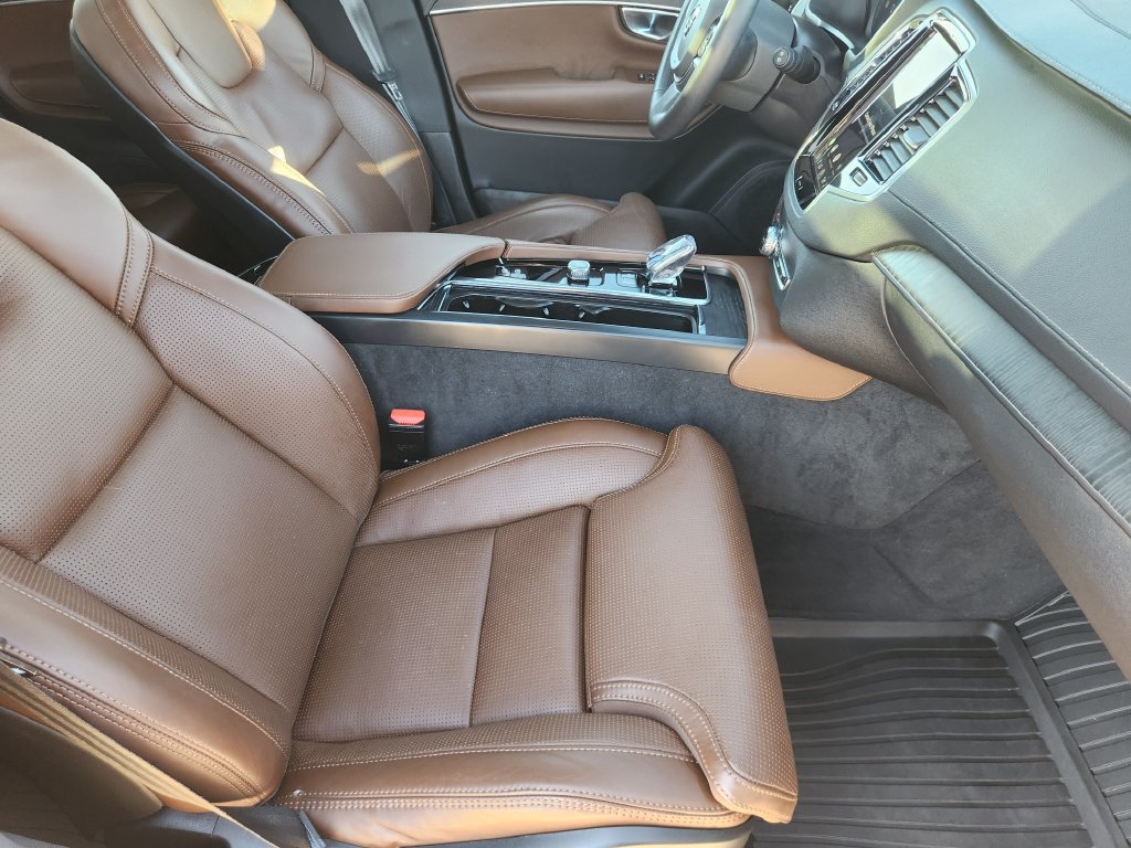 Used 2025 Volvo XC90 B5 Ultra w/ Protection Package Premier AWD/4WD image 24