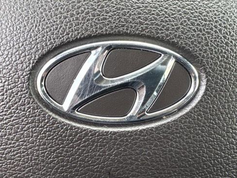 Used 2020 Hyundai Santa Fe SE image 30