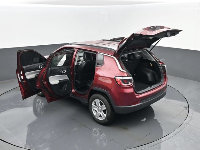 Used 2022 Jeep Compass Latitude AWD/4WD image 25