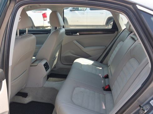 Used 2014 Volkswagen Passat 3.6 SEL Premium FWD image 28