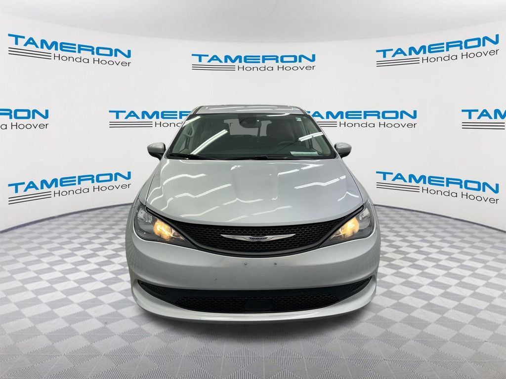 Used 2023 Chrysler Voyager LX FWD image 8