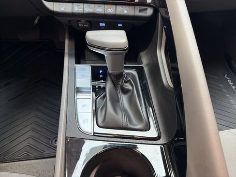 Used 2025 Hyundai Elantra SEL FWD image 21