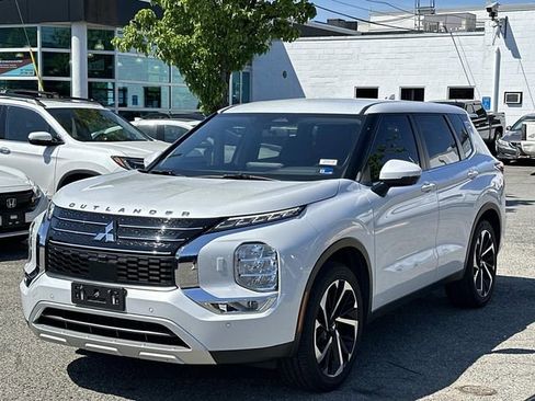 Used 2024 Mitsubishi Outlander AWD image 5