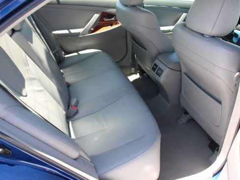 Used 2011 Toyota Camry XLE w/ XLE Extra-Value Pkg #2 FWD image 17