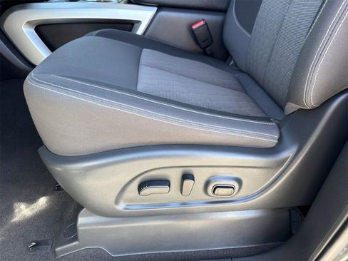 Used 2024 Nissan Titan SV w/ SV Convenience Package image 17
