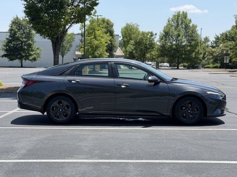 Used 2022 Hyundai Elantra SEL FWD image 8