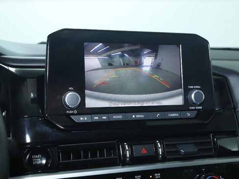 Certified 2025 Nissan Pathfinder SV FWD image 30