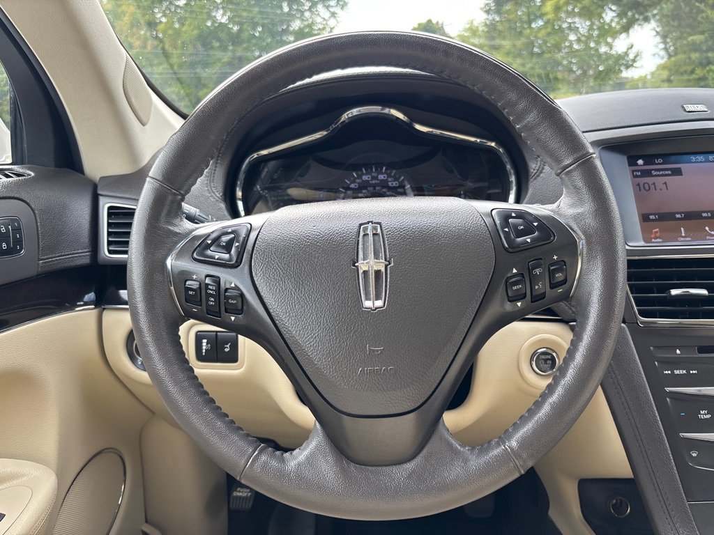 Used 2019 Lincoln MKT AWD image 14