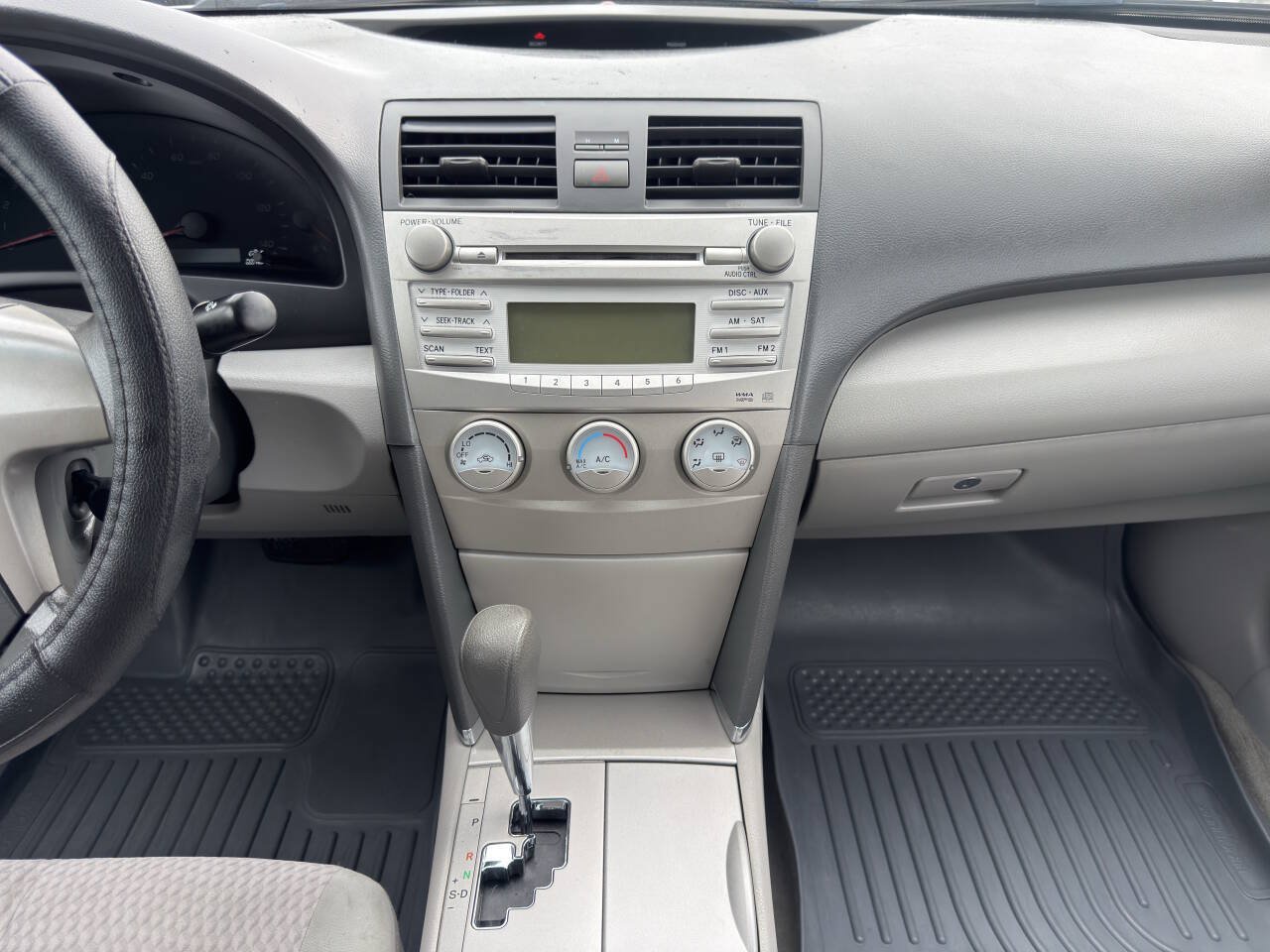 Used 2011 Toyota Camry LE FWD image 18