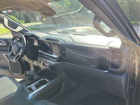Used 2025 Chevrolet Silverado 1500 LT Trail Boss w/ LT Trail Boss Premium Package AWD/4WD image 30