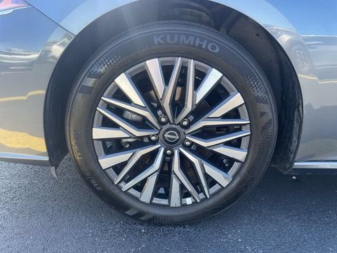 Used 2025 Nissan Altima 2.5 SV FWD image 13
