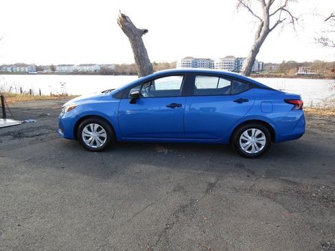 Used 2023 Nissan Versa S image 4