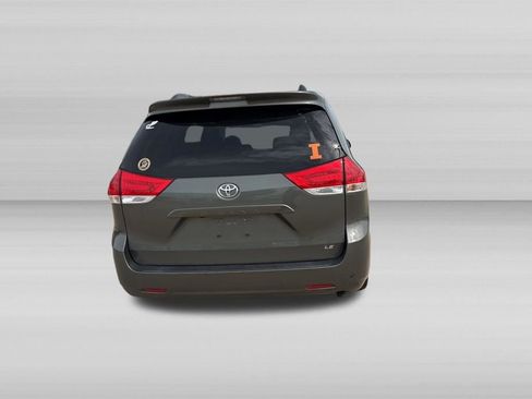 Used 2012 Toyota Sienna LE w/ Towing Pkg FWD image 4