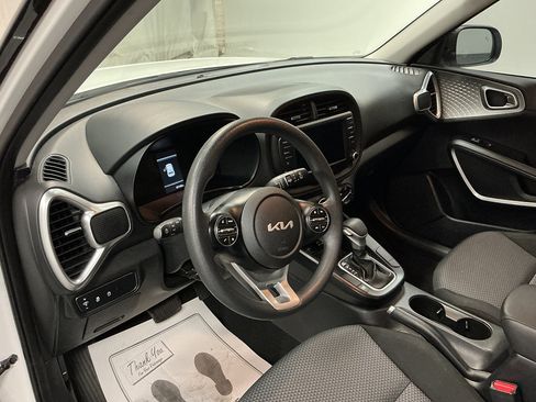 Used 2024 Kia Soul LX w/ Option Group 015 FWD image 10
