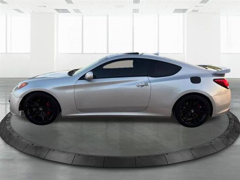 Used 2012 Hyundai Genesis 3.8 RWD image 7