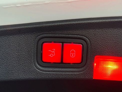 Used 2018 Mercedes-Benz C 300 C 300 Coupe 2D image 16