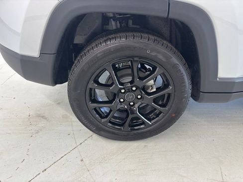 New 2026 Jeep Compass Latitude image 9