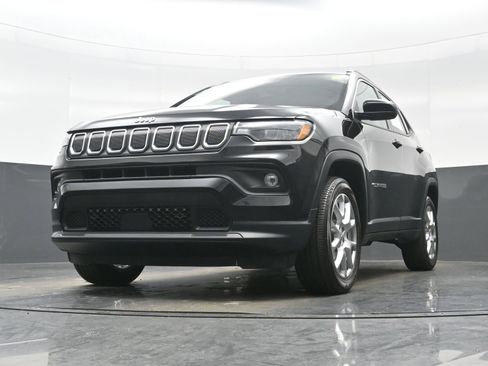 Used 2022 Jeep Compass Latitude image 25