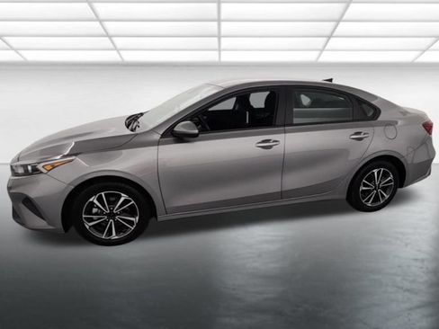 Used 2024 Kia Forte LXS FWD image 3