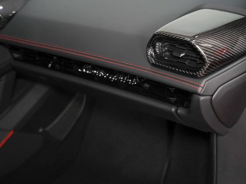 Used 2020 Lamborghini Huracan EVO RWD image 35