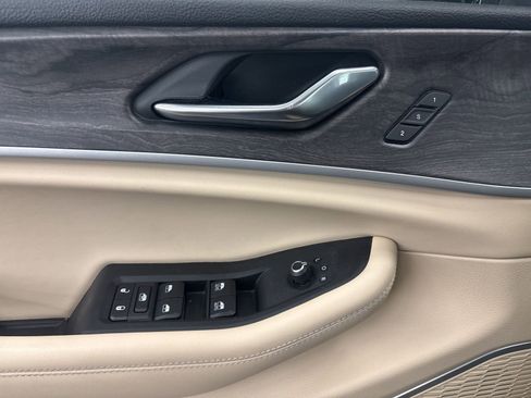 Used 2022 Jeep Grand Cherokee Limited w/ Luxury Tech Group II image 12