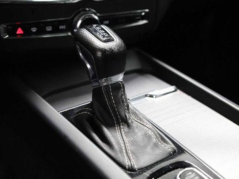 Used 2018 Volvo XC60 T6 R-Design w/ Convenience Package image 28