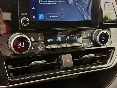 Used 2023 Toyota Highlander LE image 24