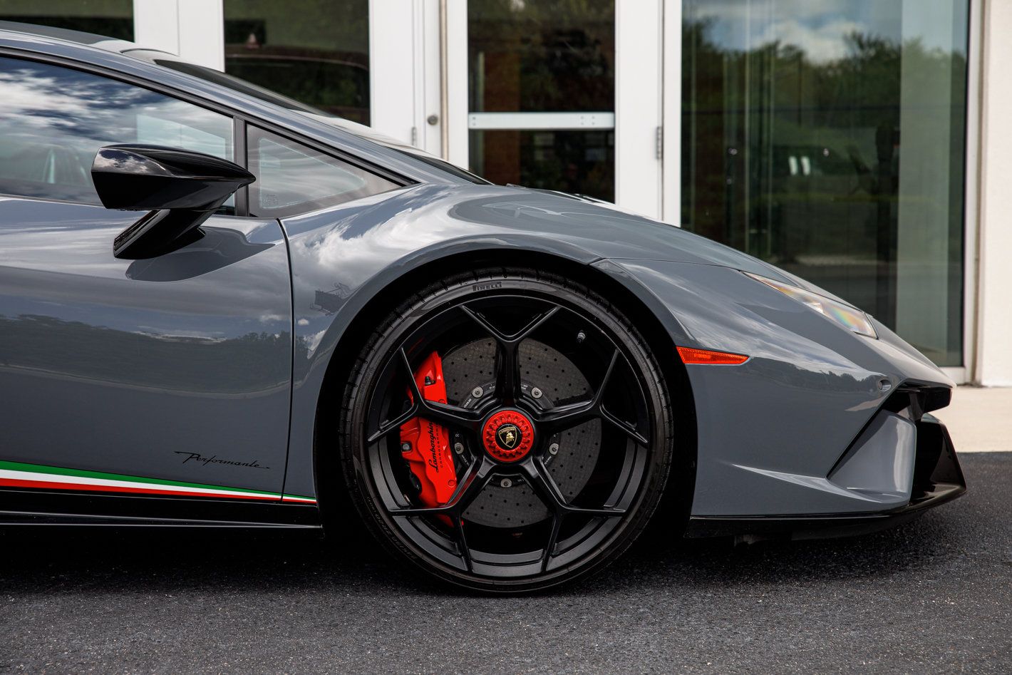Used 2018 Lamborghini Huracan Performante AWD/4WD image 21