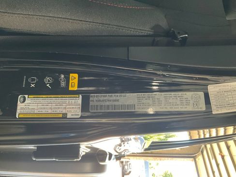 Used 2024 Jeep Wrangler Unlimited Rubicon w/ XTREMEE 35" Tire Package AWD/4WD image 28