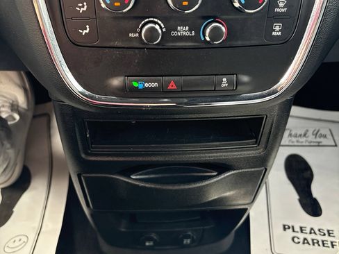 Used 2018 Dodge Grand Caravan SE FWD image 14