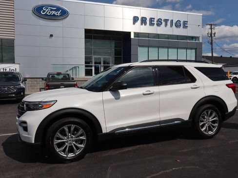 Used 2023 Ford Explorer XLT w/ Equipment Group 202A AWD/4WD image 4