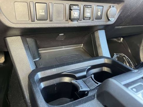 Used 2019 Toyota Tacoma TRD Off-Road AWD/4WD image 31