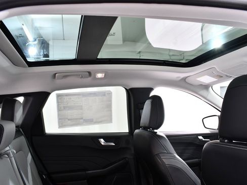 New 2025 Ford Escape SE w/ PHEV Premium Package image 18