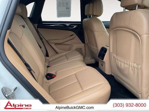 Used 2018 Porsche Macan AWD/4WD image 13