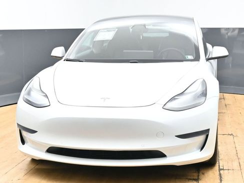 Used 2021 Tesla Model 3 Standard Range Plus image 4