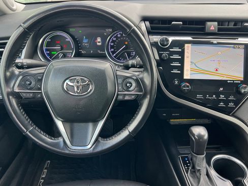 Used 2020 Toyota Camry XLE w/ Sunroof Package image 11