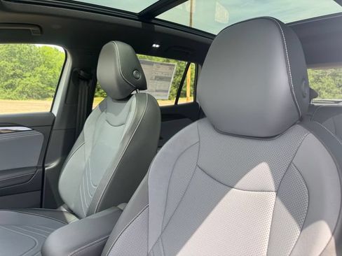 New 2026 Volkswagen Tiguan SE R-Line FWD image 8
