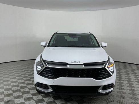 Used 2025 Kia Sportage LX FWD image 2