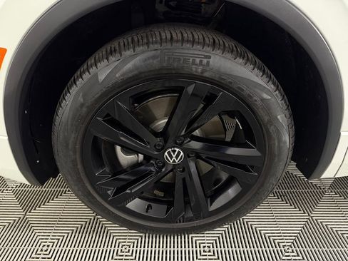 Used 2024 Volkswagen Tiguan SE R-Line FWD image 12
