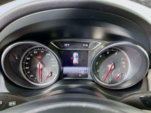 Used 2020 Mercedes-Benz GLA 250 w/ Premium Package image 18
