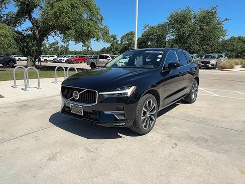 Certified 2022 Volvo XC60 B5 Momentum w/ Advanced Package image 2
