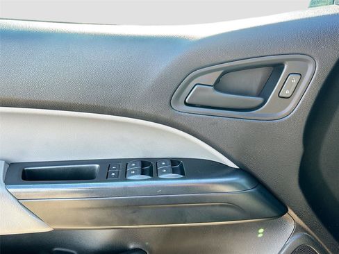 Used 2018 Chevrolet Colorado W/T w/ WT Convenience Package RWD image 17