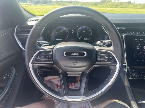 Used 2024 Jeep Grand Cherokee Altitude RWD image 21