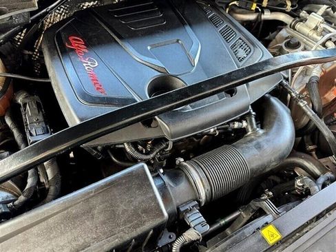 Used 2018 Alfa Romeo Stelvio AWD image 4